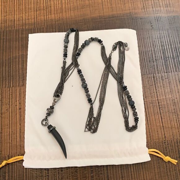 Black
long necklace   - Picture 1 of 3